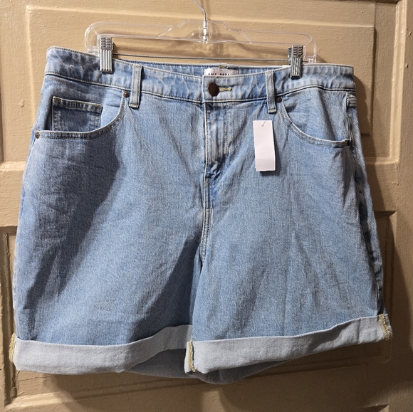 Lane Bryant Pants - Lane Byrant Boyfriend Mid Rise Midi Light Denim Shorts NWT Size: 16